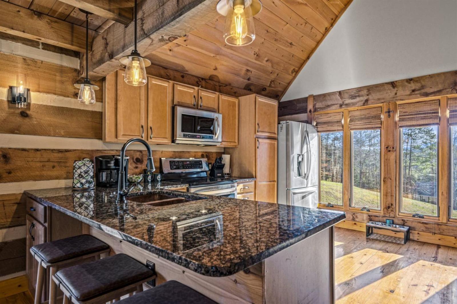Hidden Star Hideaway-Blackberry Farm-Smoky Mtn Nat Park-Hot Tub- Fire Pit- Fenced Yard- Pet Friendly Walland Exterior photo