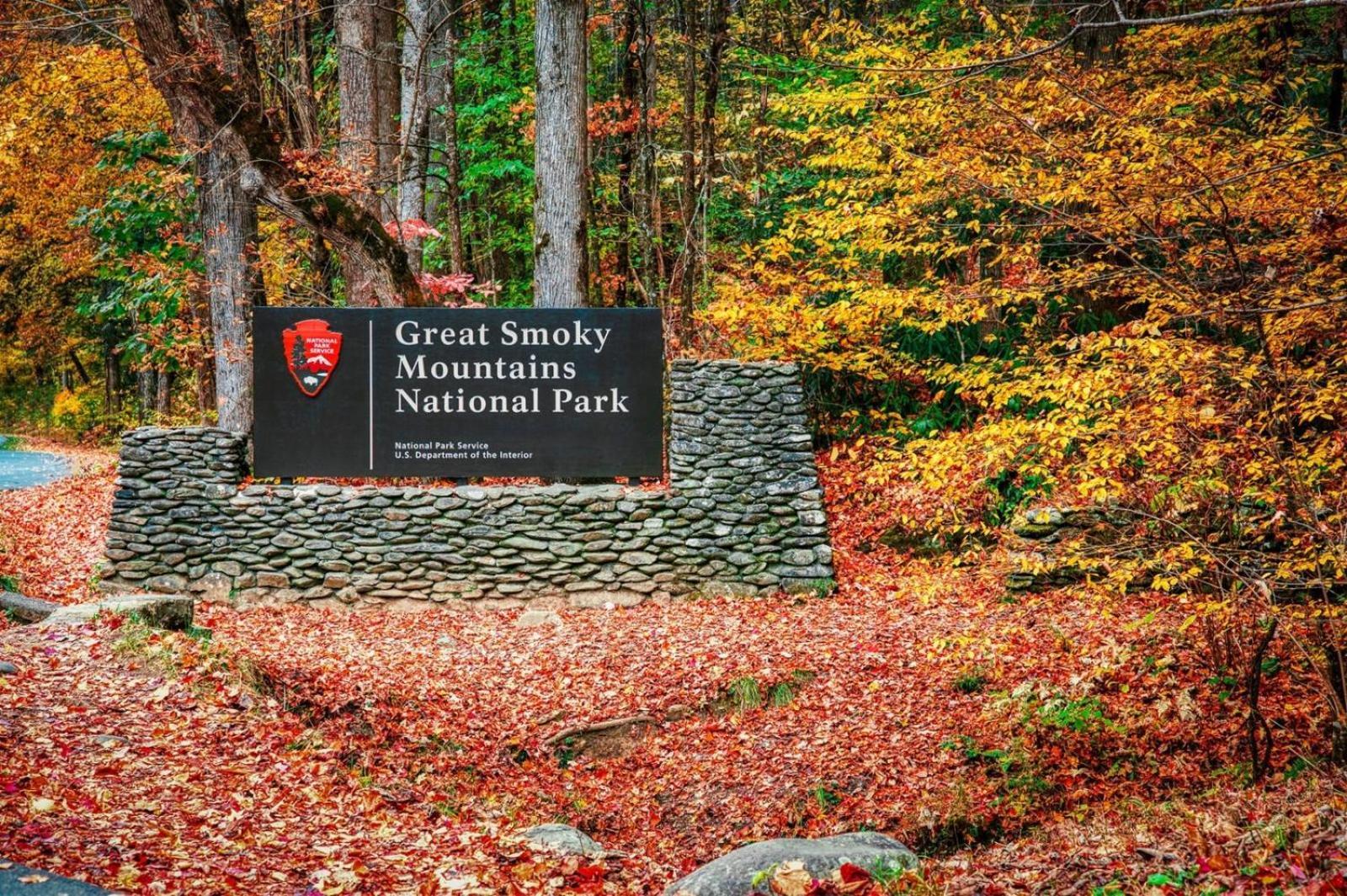 Hidden Star Hideaway-Blackberry Farm-Smoky Mtn Nat Park-Hot Tub- Fire Pit- Fenced Yard- Pet Friendly Walland Exterior photo