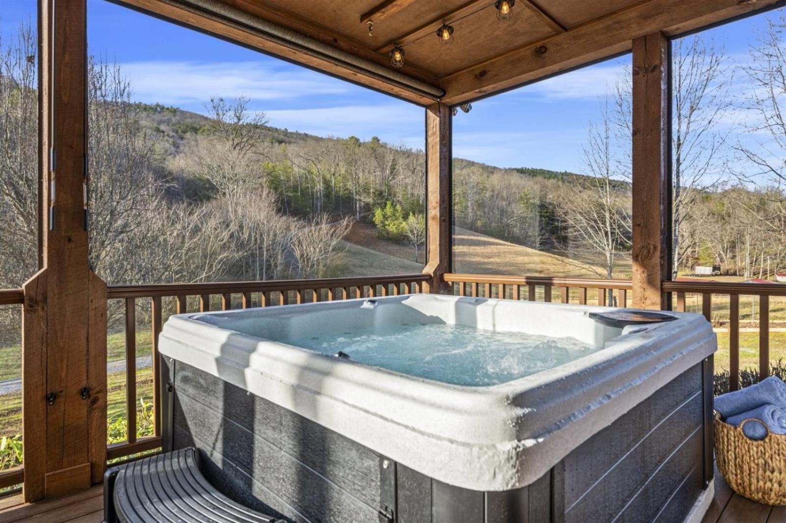 Hidden Star Hideaway-Blackberry Farm-Smoky Mtn Nat Park-Hot Tub- Fire Pit- Fenced Yard- Pet Friendly Walland Exterior photo