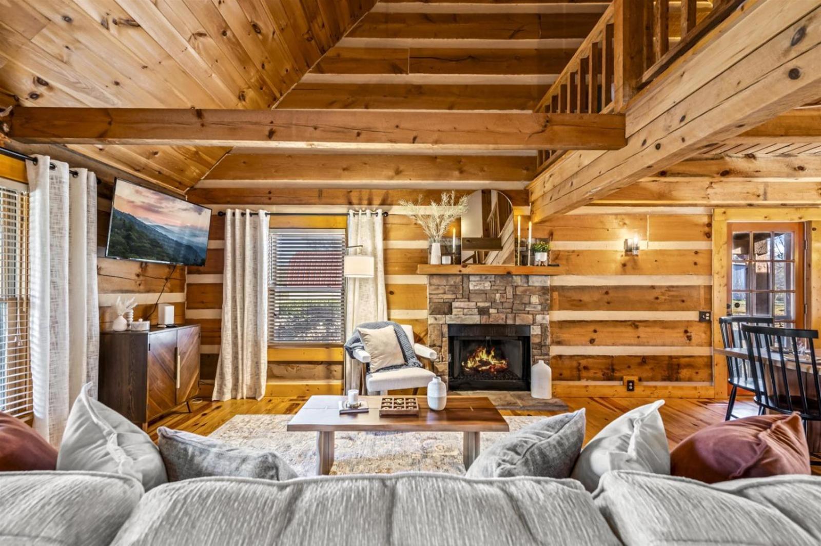 Hidden Star Hideaway-Blackberry Farm-Smoky Mtn Nat Park-Hot Tub- Fire Pit- Fenced Yard- Pet Friendly Walland Exterior photo