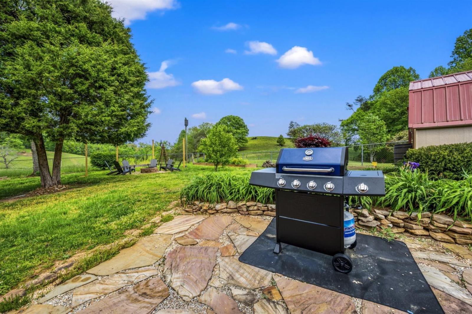 Hidden Star Hideaway-Blackberry Farm-Smoky Mtn Nat Park-Hot Tub- Fire Pit- Fenced Yard- Pet Friendly Walland Exterior photo